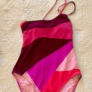 La Blanca One piece one shoulder swimsuit